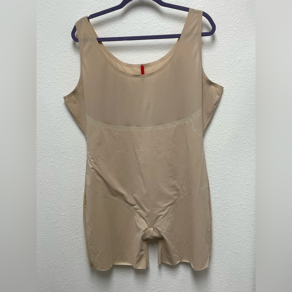 Spanx Women's 3X Beige Shapewear Bodysuit One Piece Mid Thigh Short